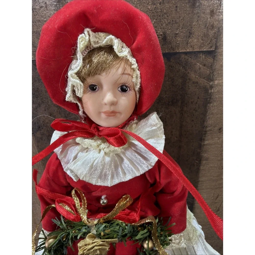 Yuletide Treasures add touch